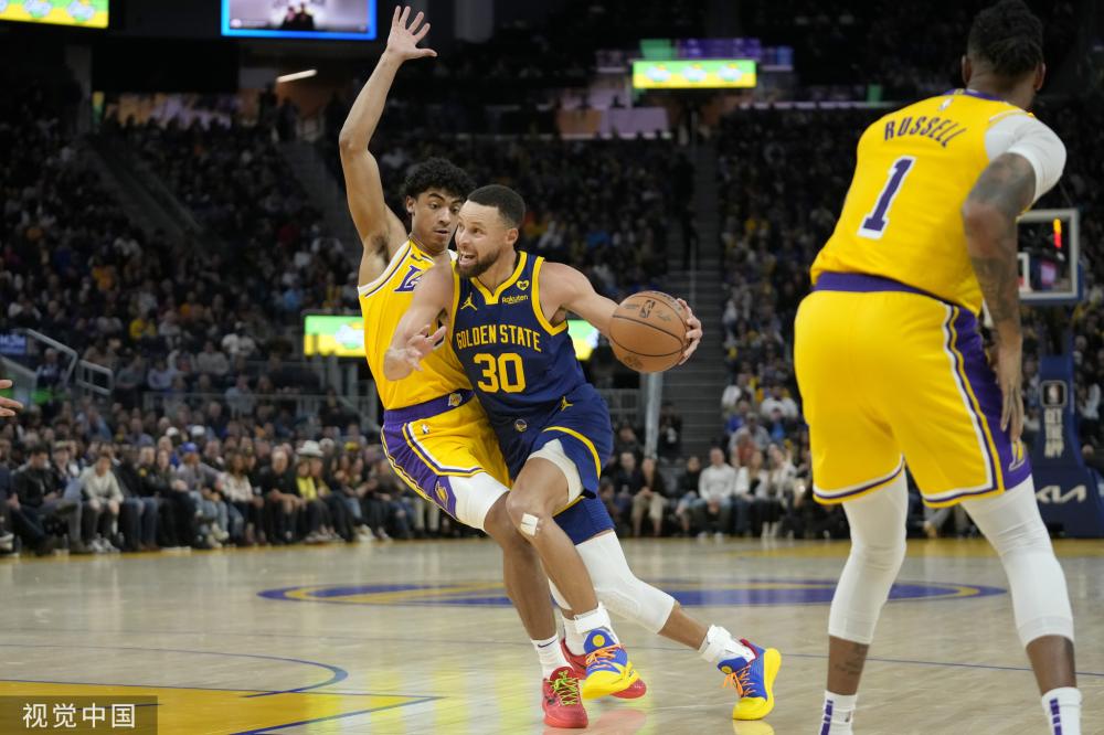 展现了篮板 展现了篮板